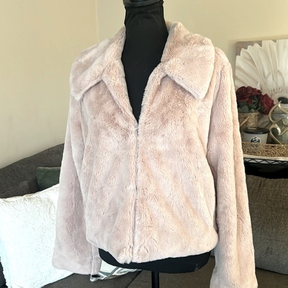 Express Pink Faux Fur Jacket Size M NWOT - Picture 2 of 15